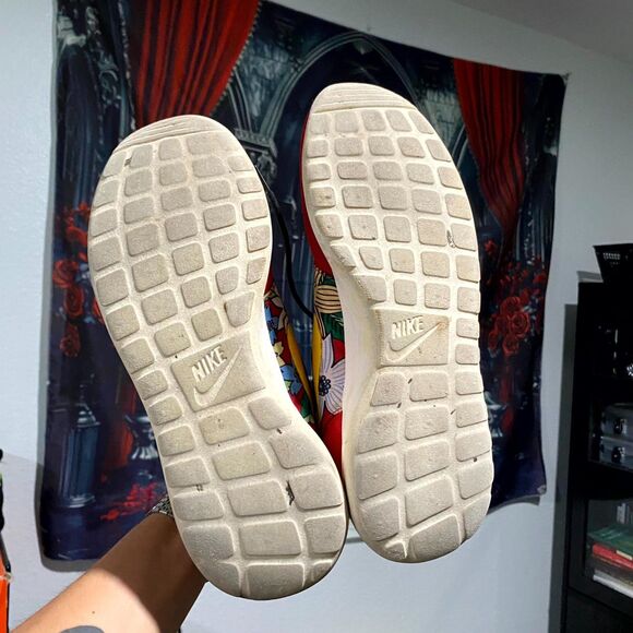 Nike Roshe Run 599432-674 Women's 11 Red Floral Athletic Running Sneaker Shoes - Picture 5 of 6